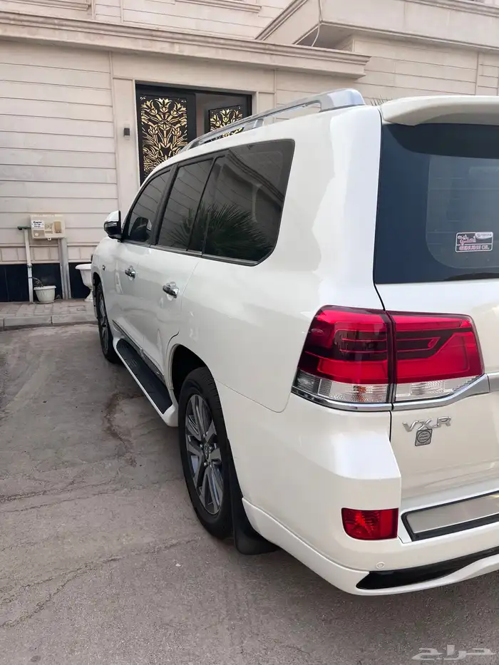 جيب لاندكروزر VXR3 2018 فل كامل سعودي نظيف 3