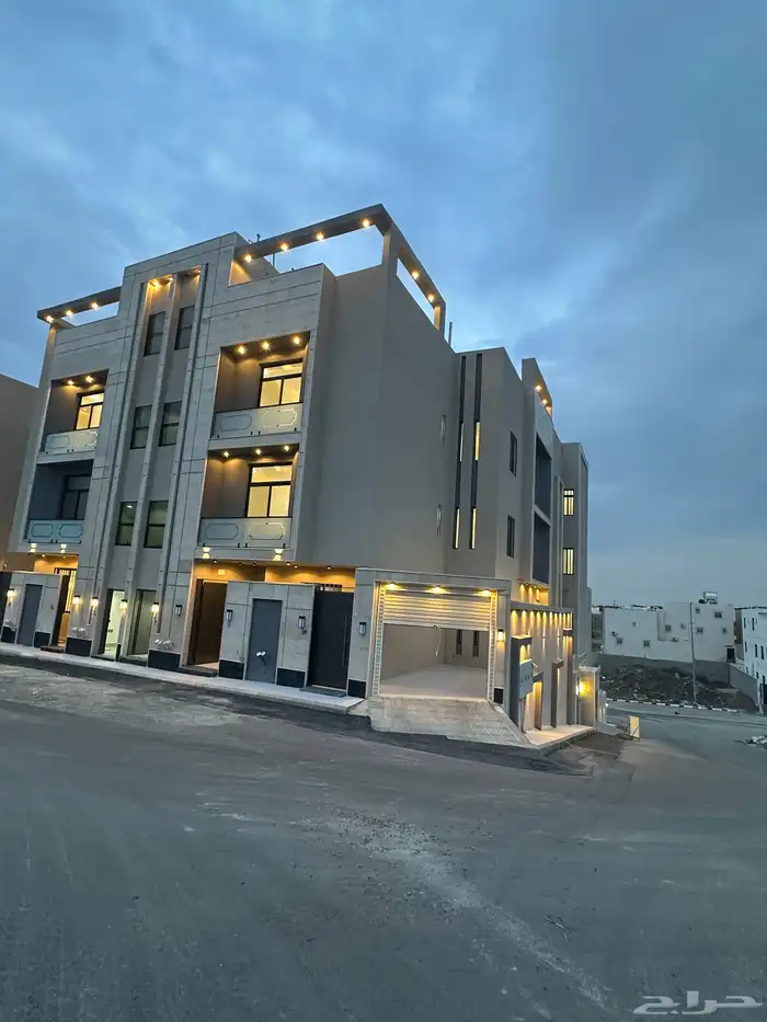 للبيع دور ارضي شارعين زاويه المحاله شغل فاخر 0