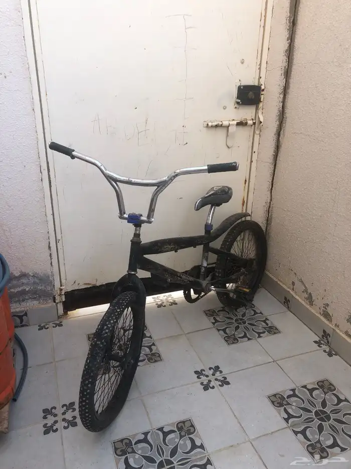 سيكل جديد بس المفر الي قدام مفقوع كان معي سنه 0