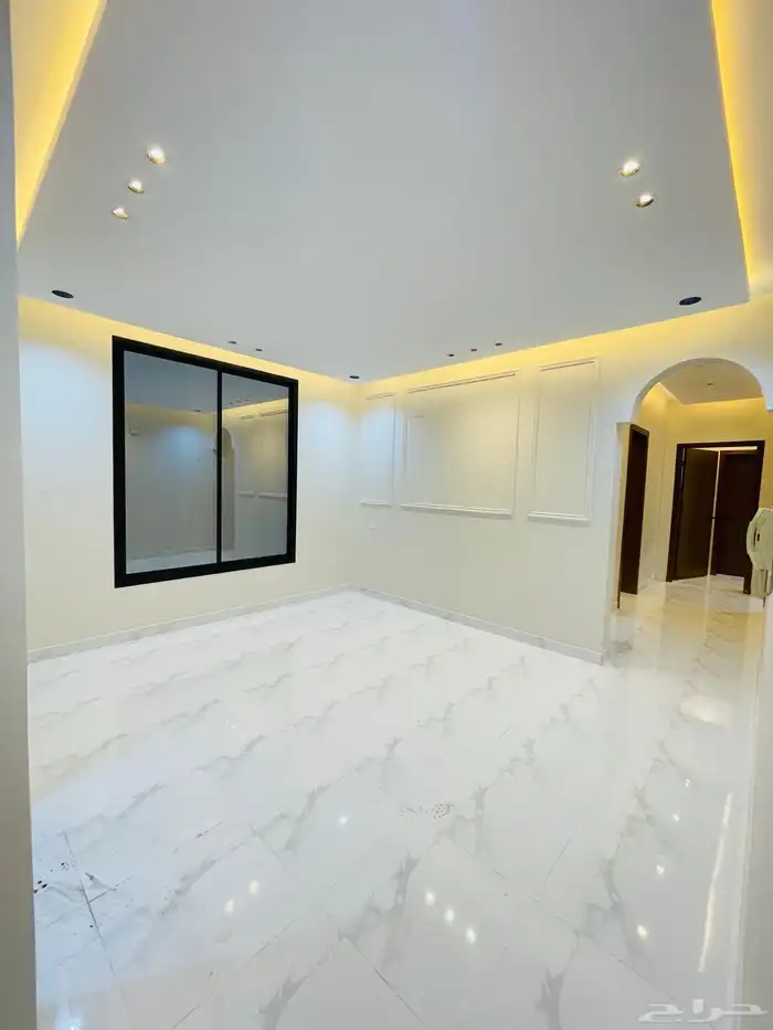 للبيع ادوار ارضي بحوش مدخل سيارة من 580 الف شمال الخميس 10