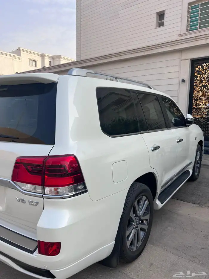 جيب لاندكروزر VXR3 2018 فل كامل سعودي نظيف 2