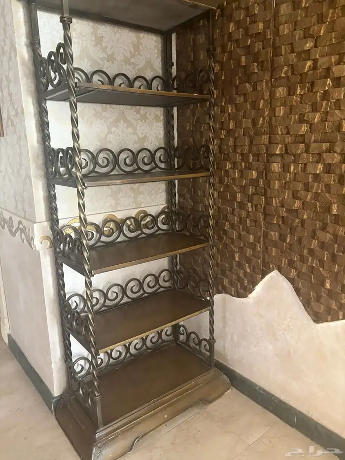 مكتبة كتب وفاترينه تحف 2