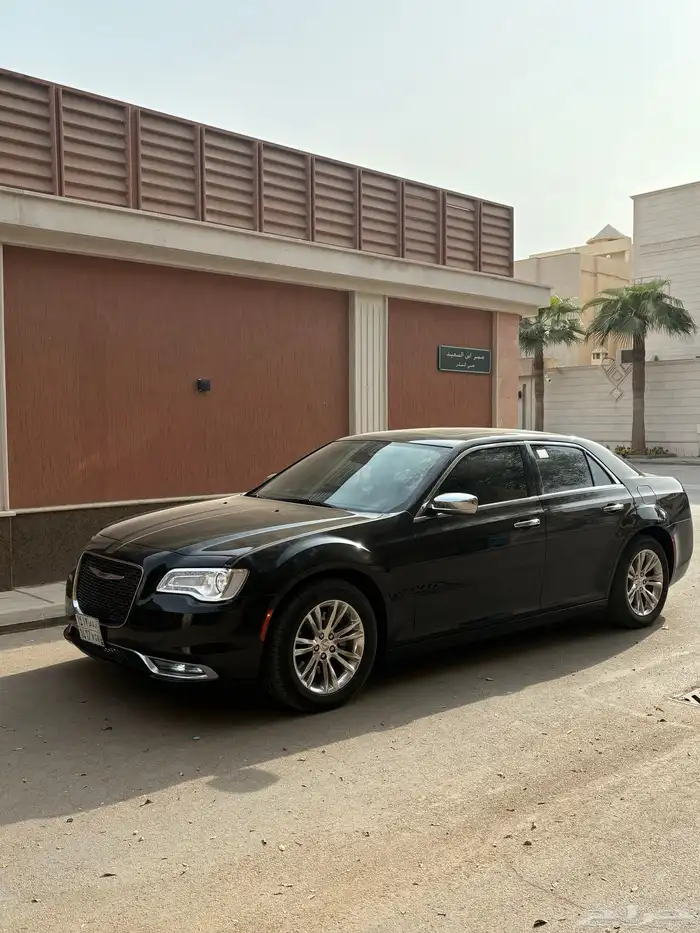 كرايزلر 2023 300c V6 0