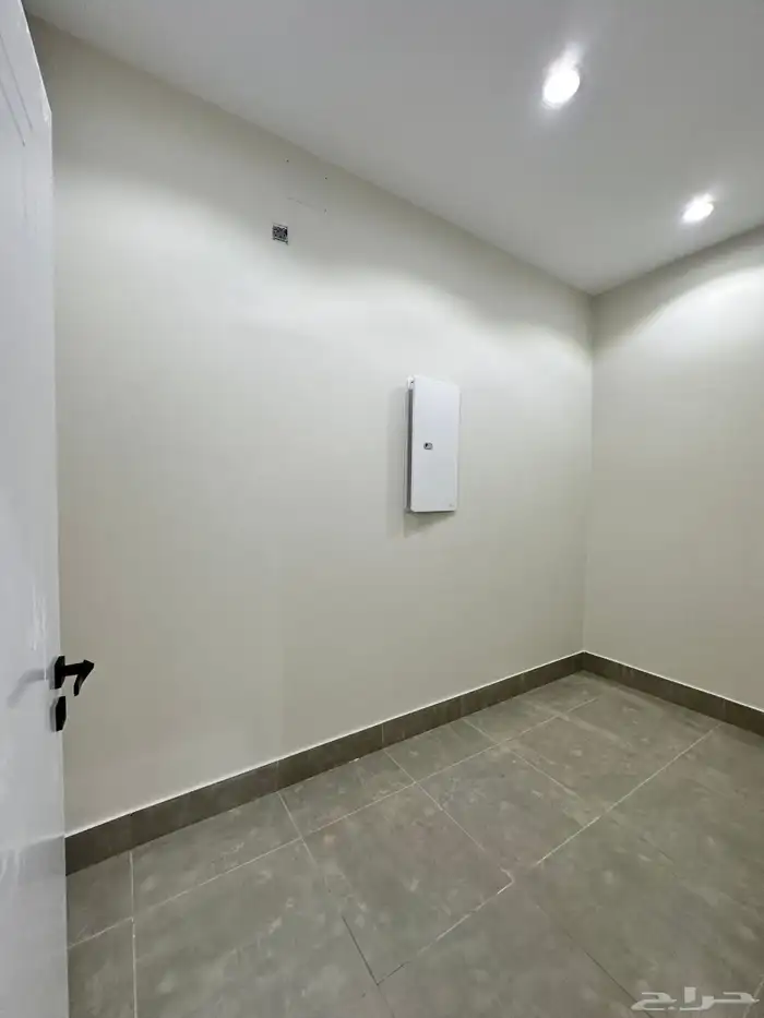 للبيع دور ارضي شارعين زاويه المحاله شغل فاخر 20