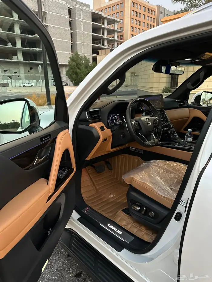جيب لكزس LX600 BB فل كامل موديل 2024 14