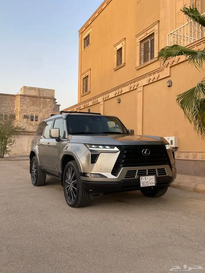 لكزس GX 550 فل كامل 2024 ( بحالة الجديد ) 4