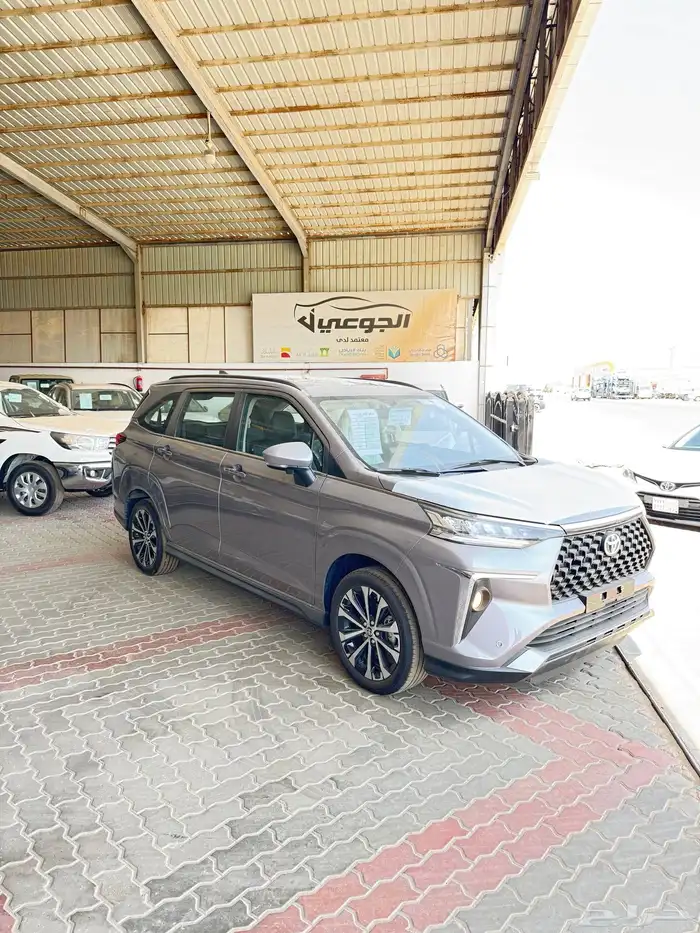 تويوتا فيلوز GLX بنزين 2025 1