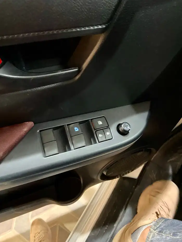 هايلكس غمارتين 4 4 DLX - اتوماتيك - بنزين 2025 - كاش   بنك 12