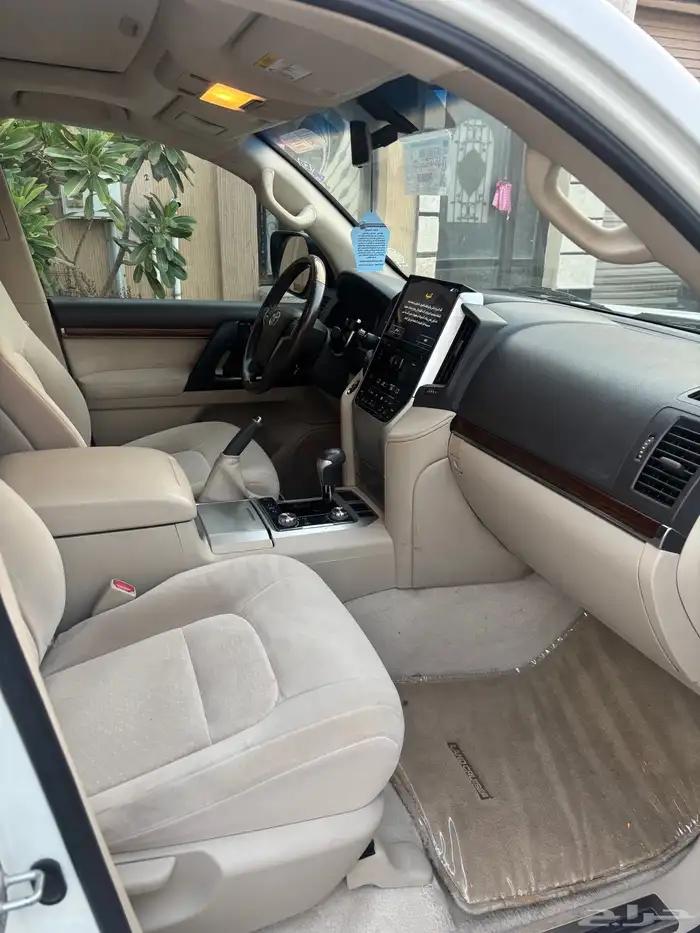 لاندكروزر GXR V8 2018 سعودي 14