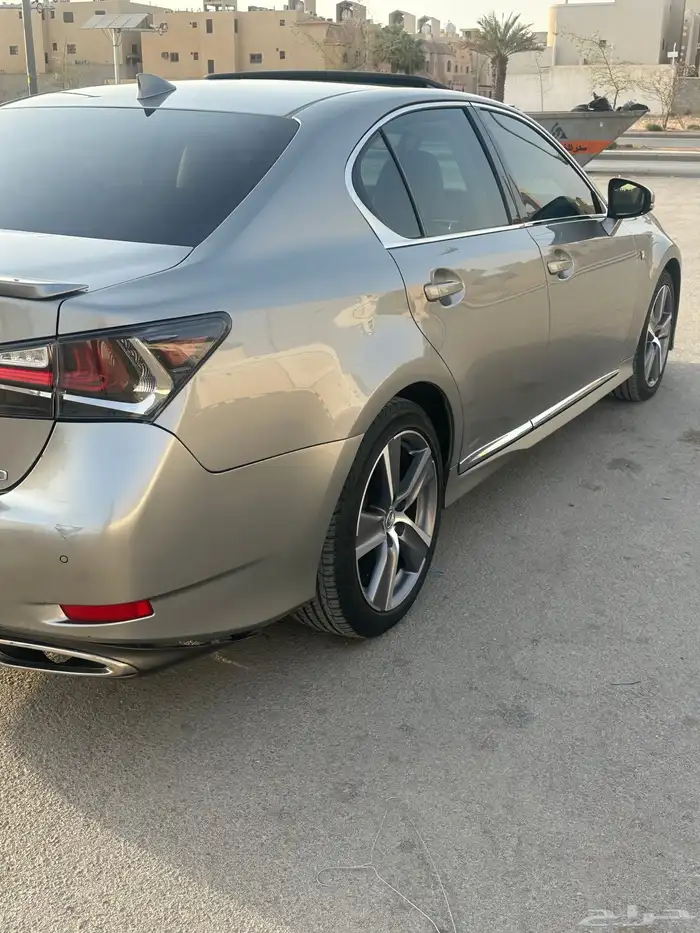 للبيع لكزس gs2018 1