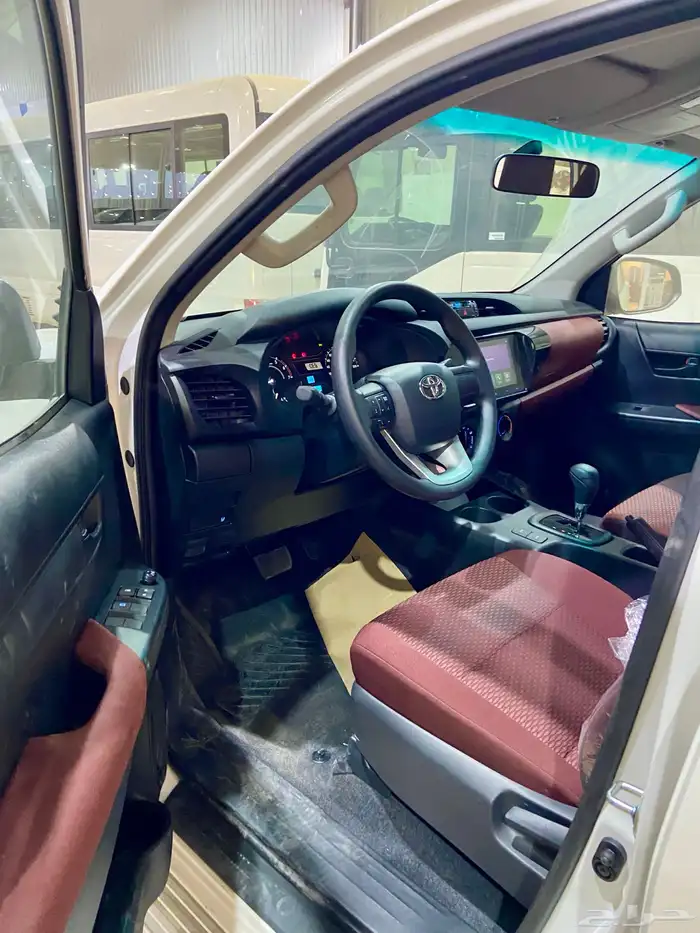 هايلكس غمارتين 4 4 DLX - اتوماتيك - بنزين 2025 - كاش   بنك 6