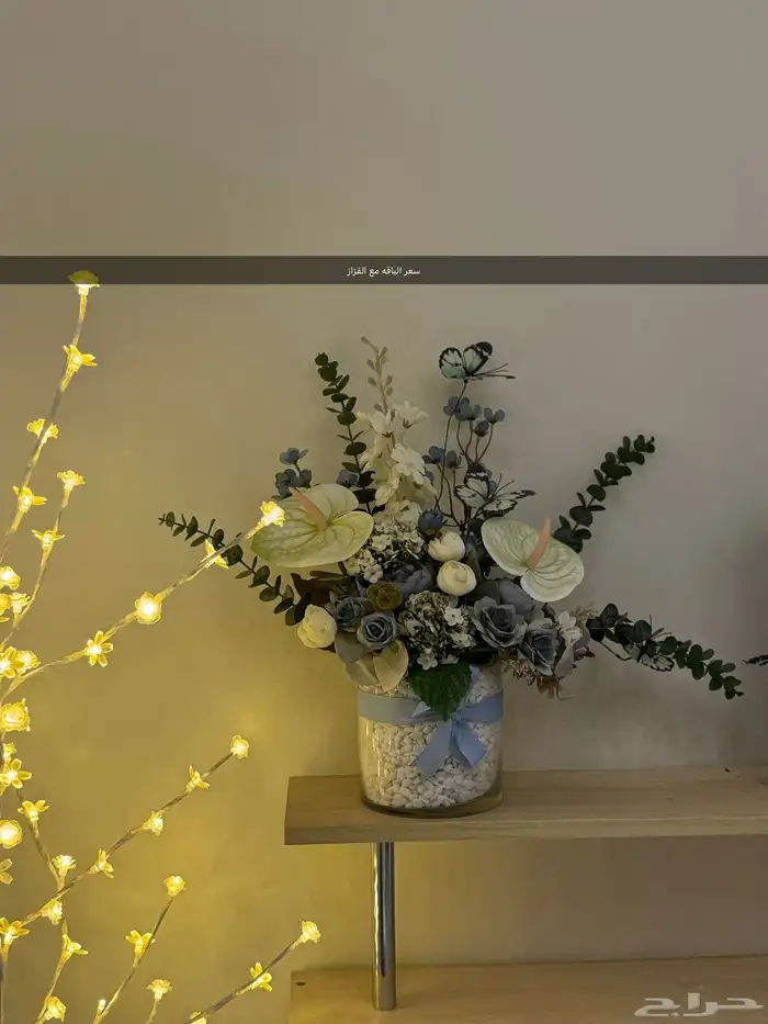 باقات ورد مواليد مع دواليب ورفوف خشب متنوع 7