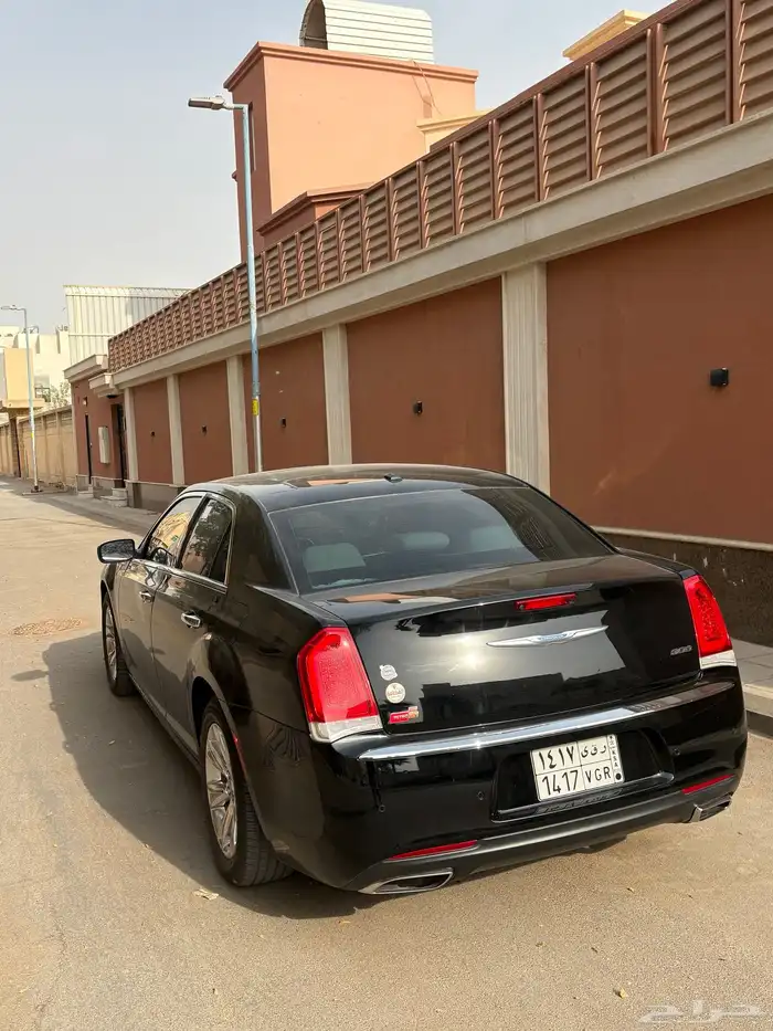 كرايزلر 2023 300c V6 4