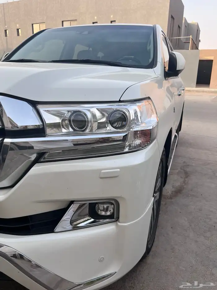جيب لاندكروزر VXR3 2018 فل كامل سعودي نظيف 16