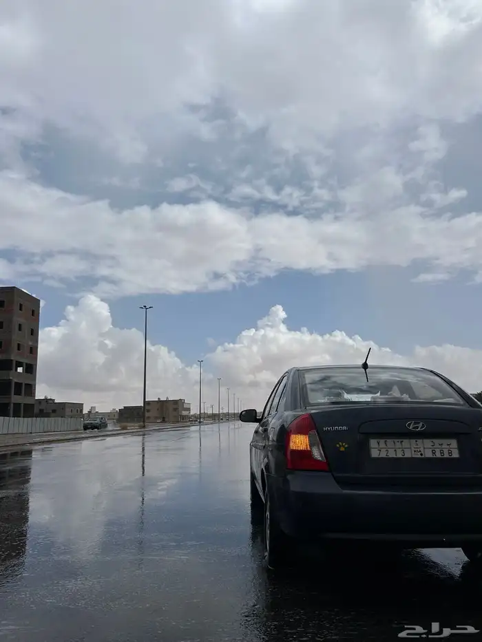 اكسنت 2010 مافيها اي مشكلة و بنزينها الفل 70 و تكفيك 0