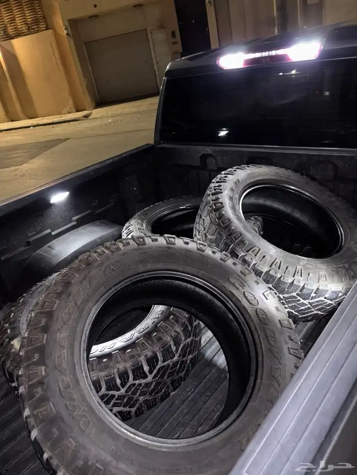 للبيع كفرات نوع قودير مقاس 275 65 18 1