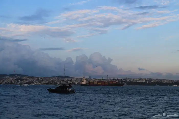 كاميرا كانون 1100D مع عدسة EFS 18-55 mm نظيفة جدا 13