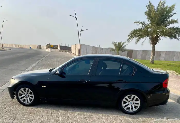 BMW320 2008 4