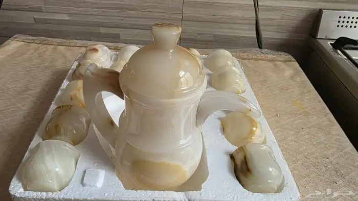 طاوله وطقم دله وفناجيل مرمر وقلايه وخبازه 1