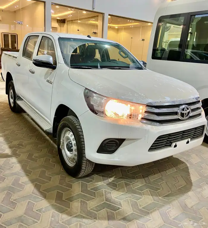 هايلكس غمارتين 4 4 DLX - اتوماتيك - بنزين 2025 - كاش   بنك 1