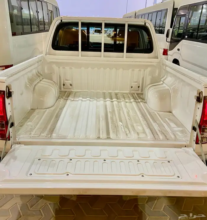 هايلكس غمارتين 4 4 DLX - اتوماتيك - بنزين 2025 - كاش   بنك 5