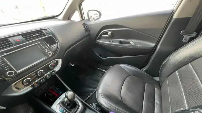 NEAT CLEAN KIA RIO HATCHBACK 2014 3