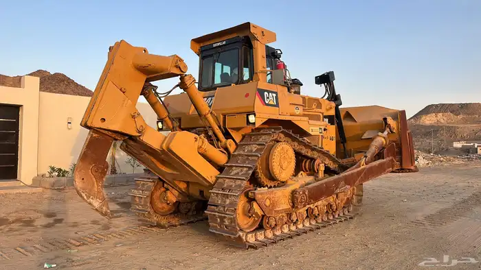 للبيع بالدوزر كتربلر D9R شبه جديد ماشي 10 الاف ساعه 0
