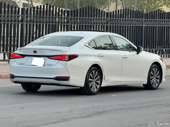 لكزس ES300H هايبرد 2020 10