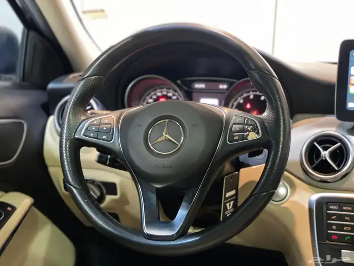 مرسيدس GLA250 2018 بحاله ممتازه حدا 9