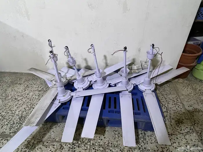 مكيفات مراوح بلوك اسمنتي دولاب كبير كنب كنب سجادة كبيره شبك 3