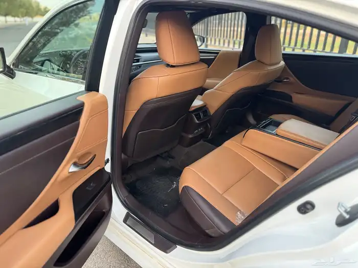لكزس ES300H هايبرد 2020 14
