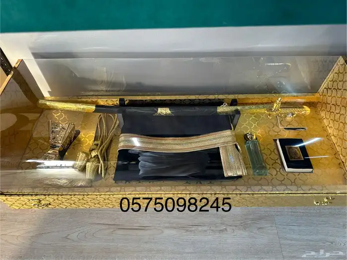 هدايا رجالية vip ( بشت سيف جنيبة عود عطر قلم سبحة مبخر) 6