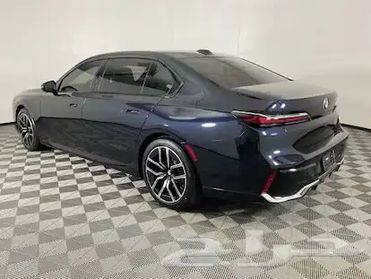 بي ام الكرستالة 2023 3