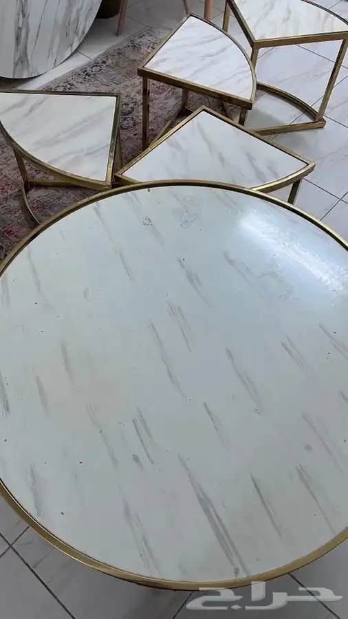 طاولة رخام مع 4 خدمه جديده 3