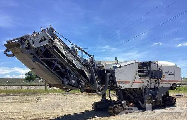 للبيع قشاطه Wirtgen W210 موديل 2011 0