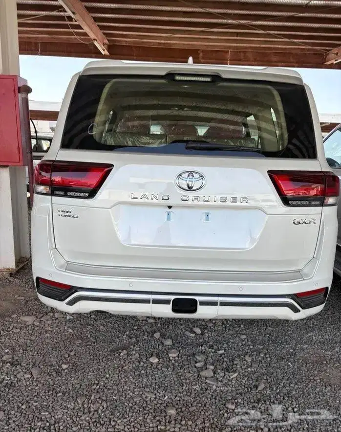 لاندكروزر GXR4 بنزين 2025 3