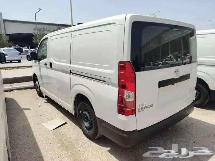 تويوتا باص بضاعه ديزل سقف منخفض سعودي 2025 1