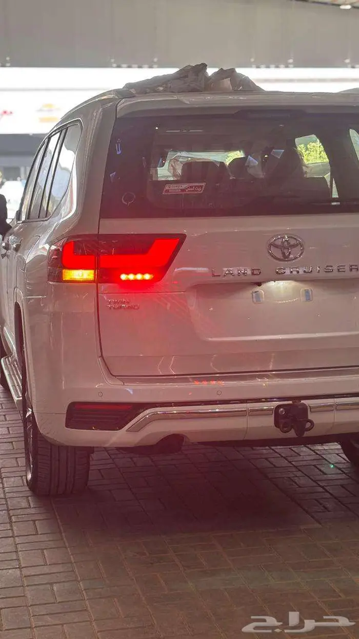 لاندكروزر GXR L4 ابيض لؤلؤي وارد عبداللطيف جميل 4