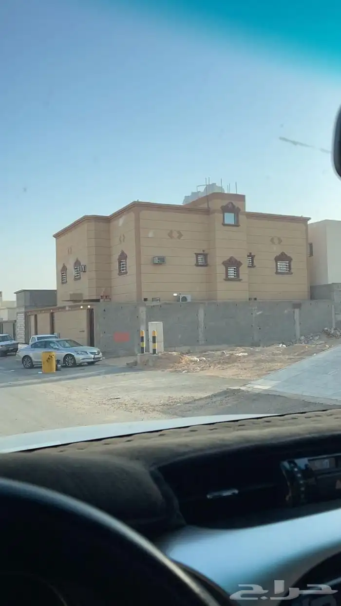 للبيع فيلاء دور وشقتين حي الوادي حفرالباطن 0