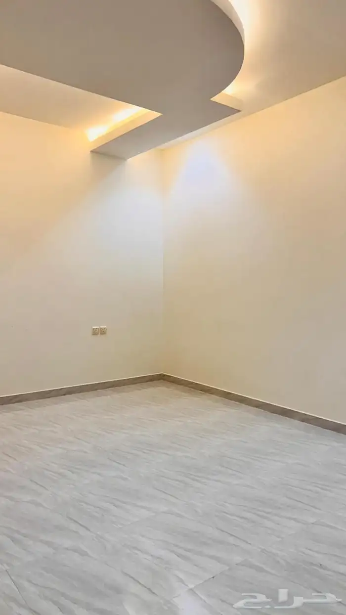 شقه ارضيه للايجار بحي البيان 3