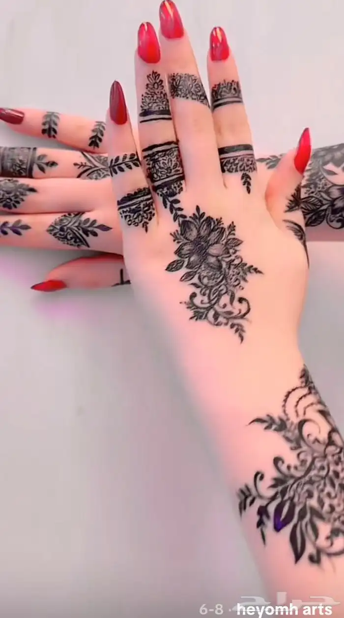 ارتست ام جهاد ونقاشه في نفس الوقت اللي حابه تنقش أو تمكيج ا 7