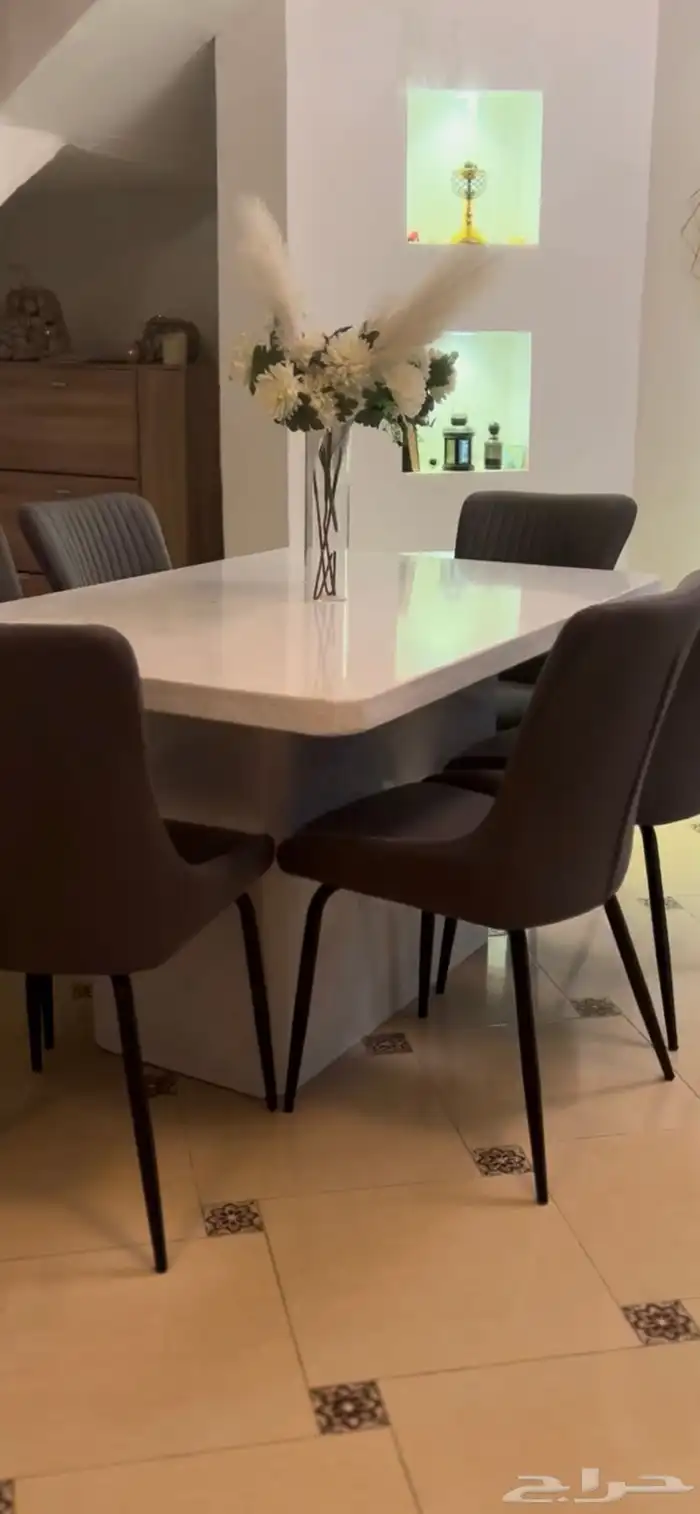 طاولة طعام 1