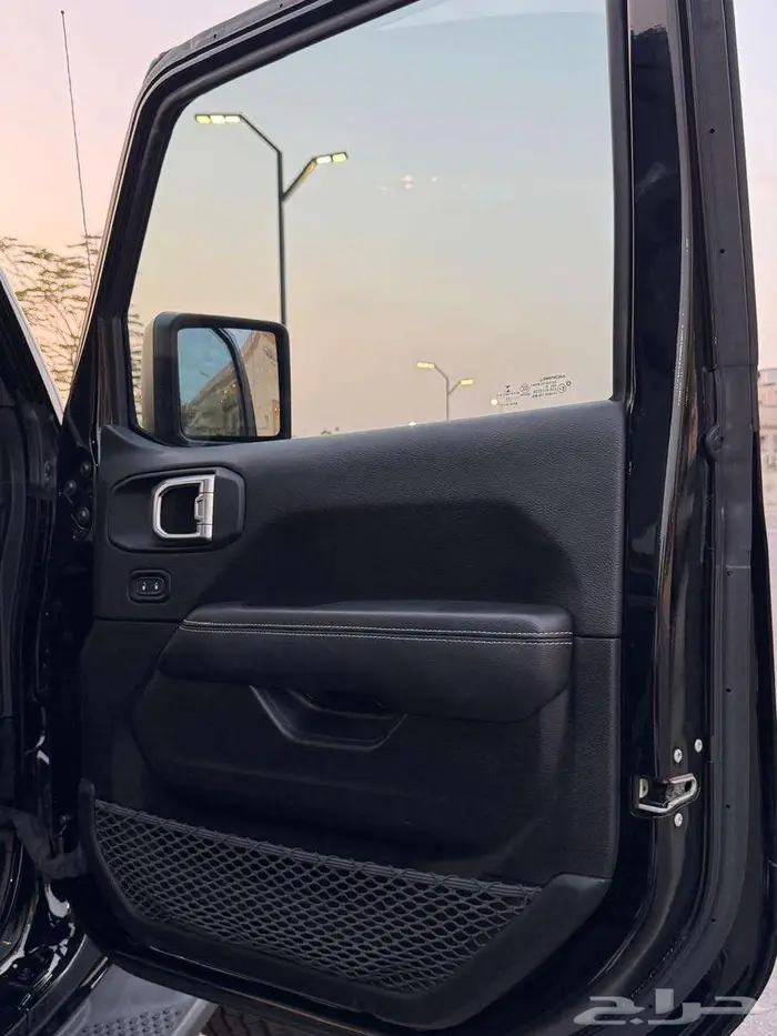جيب رانجلر صحاري 12