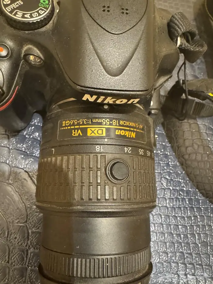 كميرا نيكون D5200 4