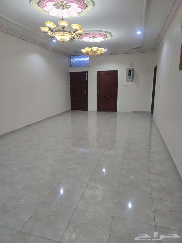 للبيع عمارة سكني تجاري ثلاث أدوار بحي التحلية بالقريات 5