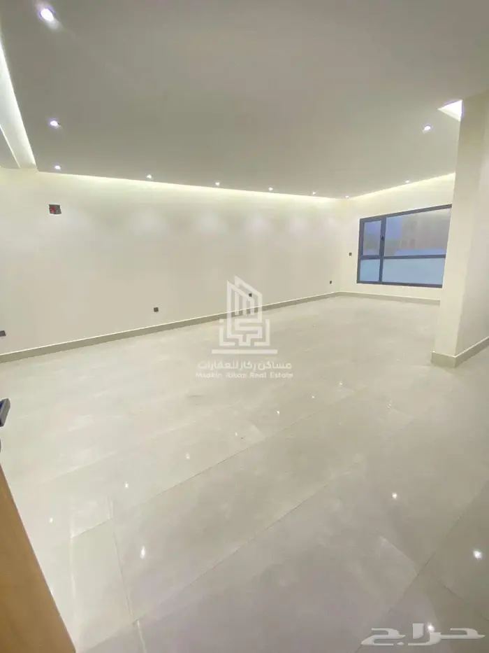 للبيع   دور علوي بتصميم مودرن فاخر وموقع مميز بحي الروابي 13