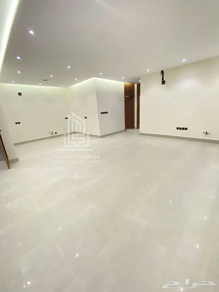للبيع   دور علوي بتصميم مودرن فاخر وموقع مميز بحي الروابي 12