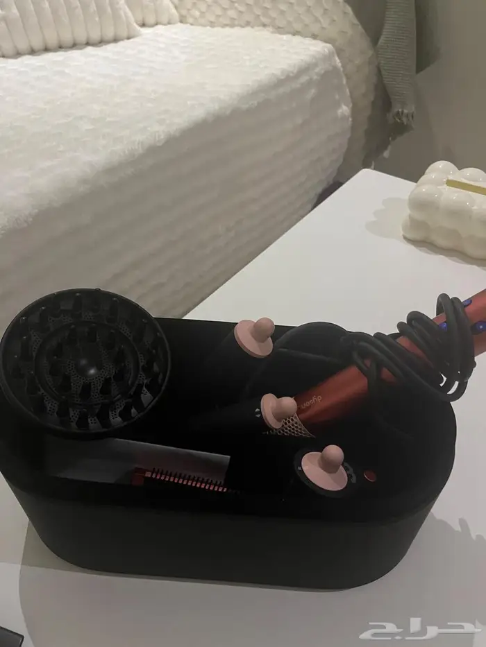 جهاز دايسون Dyson سشوار مع قطع احدث اصدار شبه جديد 1