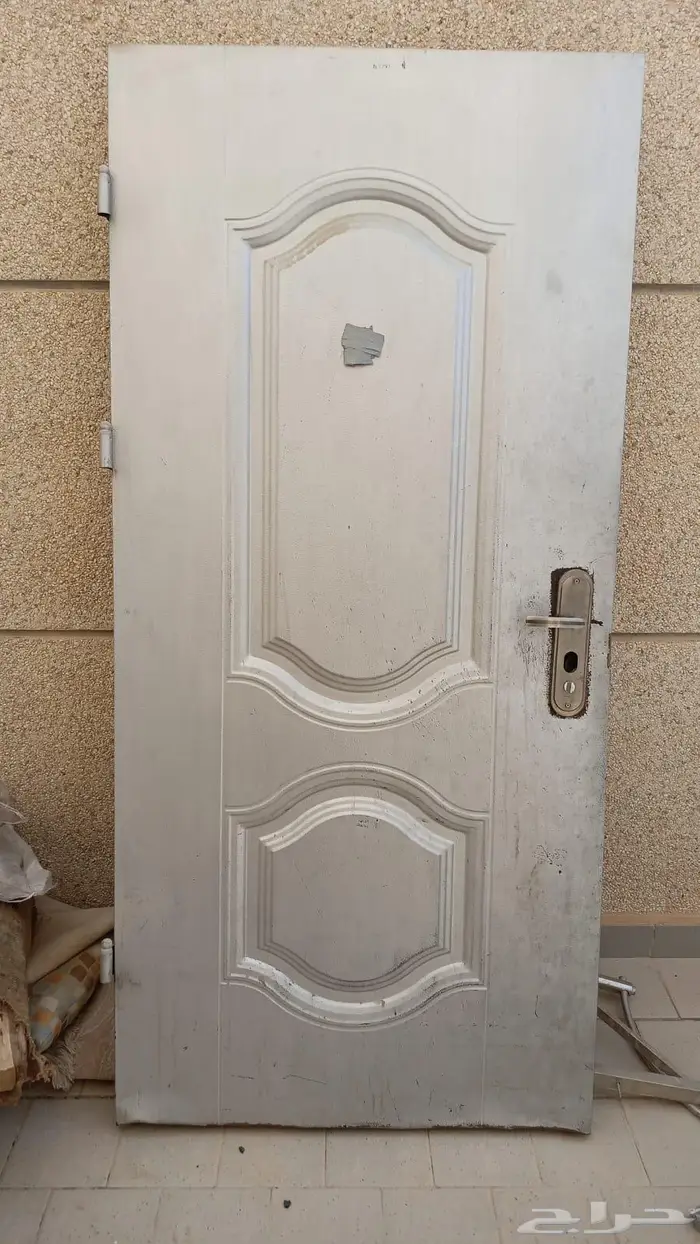 للبيع 2 باب حديد و2 شباك نافذه وحديد الشباك 1