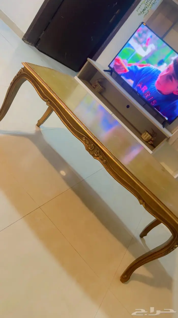 طقم كنب مع طاوله 4